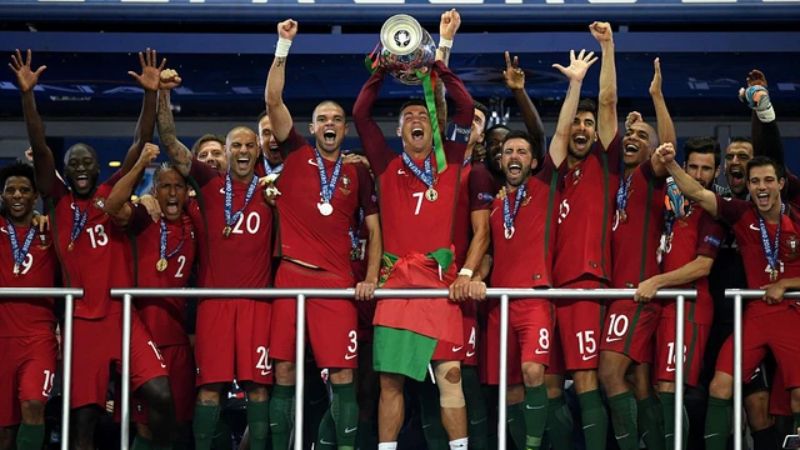 Euro 2024: Hồi ức về những kỳ giải vô địch châu  u đáng nhớ nhất